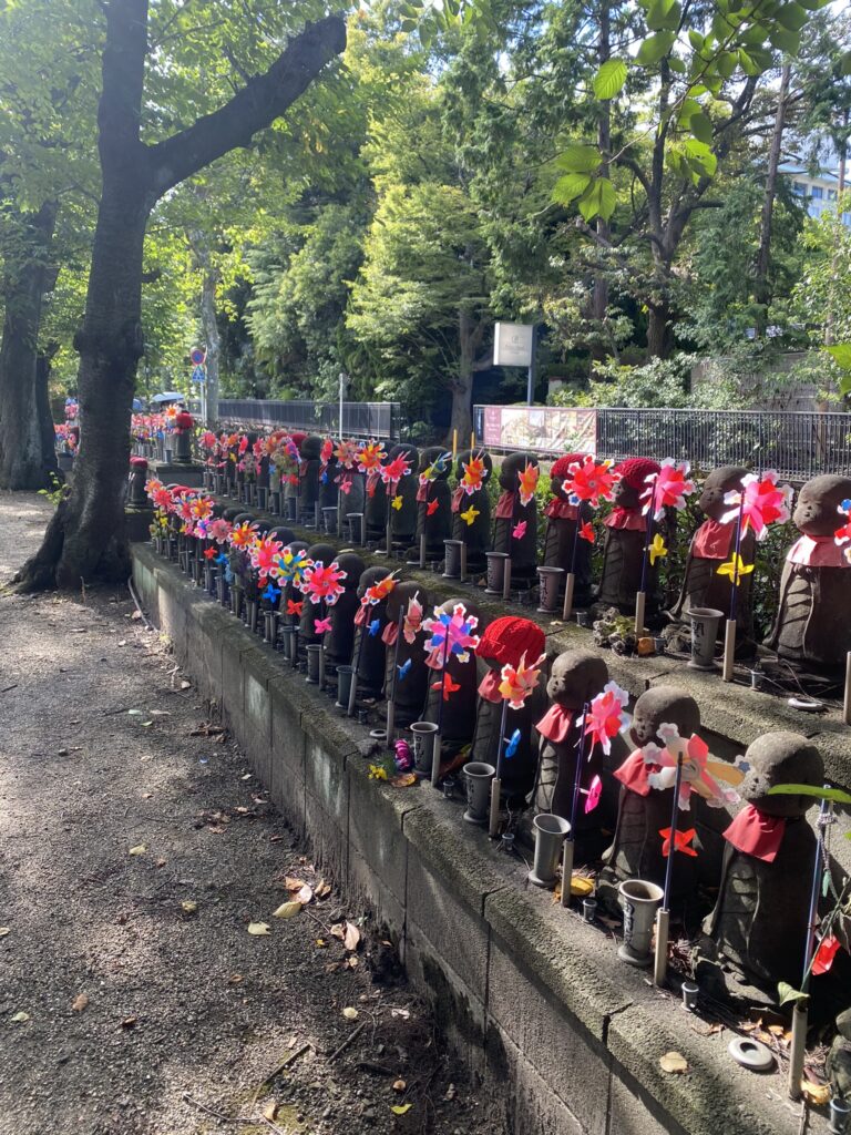 Trois jours à Tokyo en famille 127 temple zojo-ji à tokyo et son sanctuaire Jizo
