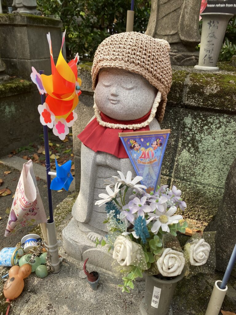 Trois jours à Tokyo en famille 134 temple zojo-ji à tokyo et son sanctuaire Jizo
