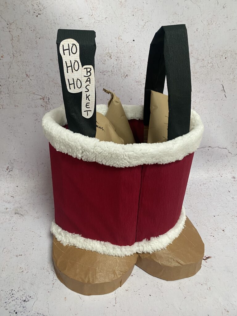 calendrier de l'avent maison en forme de bottes de père Noël en carton