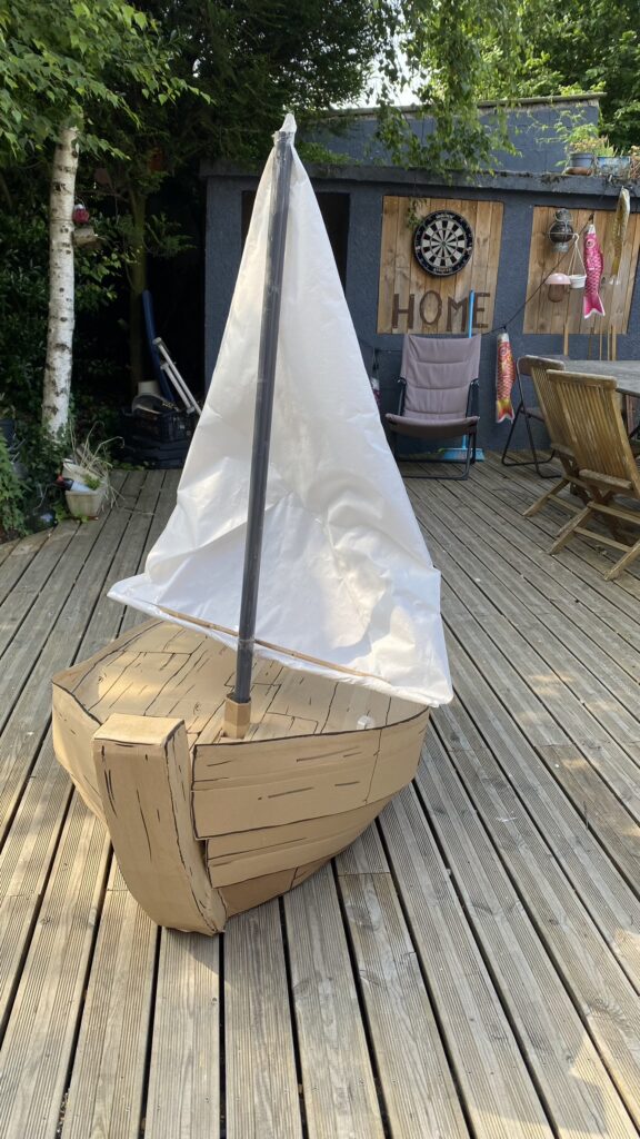 bateau en carton fait maison